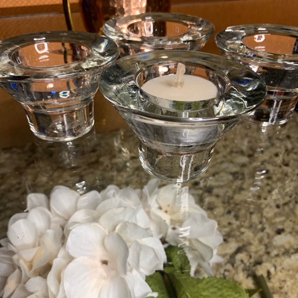 Glass tealight candle holder